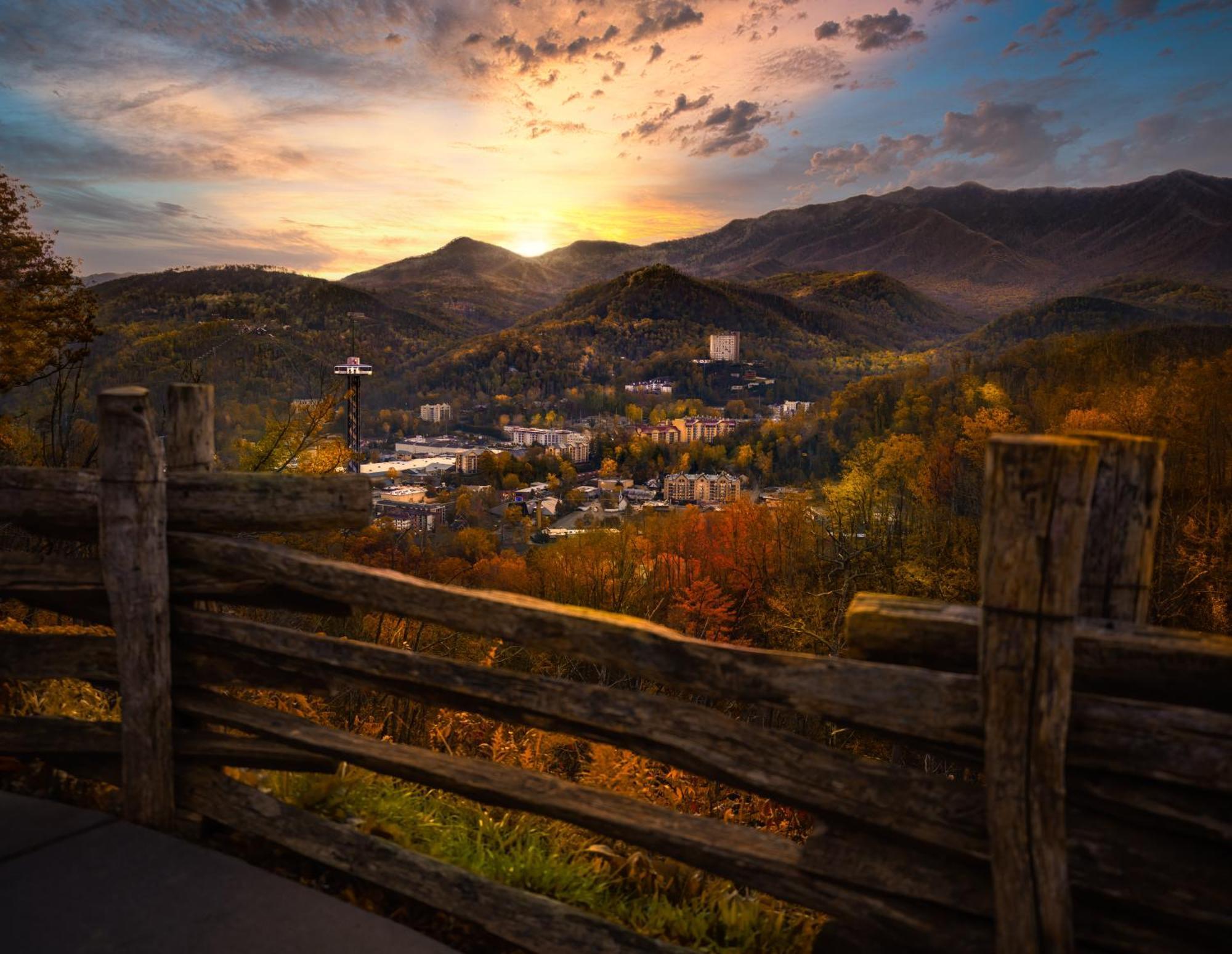 Moonshine Chalet, Hot Tub, Pool Access, Wifi, 1089 Free Tickets Each Paid Day, Dollywood And More Gatlinburg Exterior foto